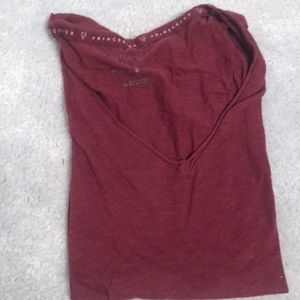 Maroon vneck tee